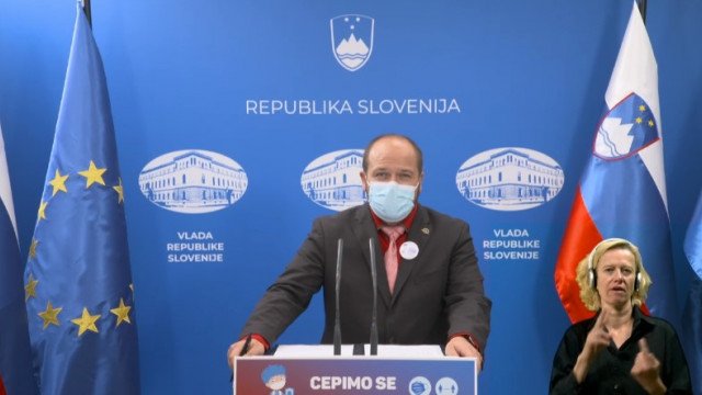 Minister Poklukar: Cepljenje z Janssenom bo začasno zaustavljeno