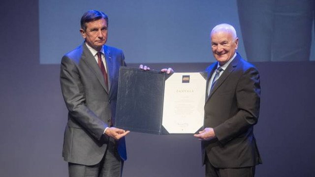 Predsednik Pahor Zvezi društev gluhih in naglušnih Slovenije vročil Zahvalo za pomembno vlogo pri vpisu znakovnega jezika in jezika gluhoslepih v Ustavo RS
