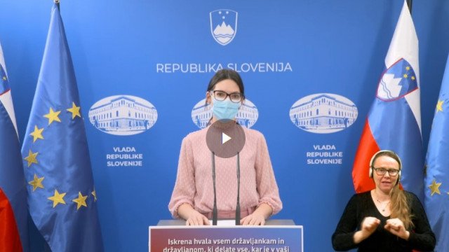Ministrica Kustec: Odprte šole in cepljenje učiteljev bistveni prioriteti ministrstva