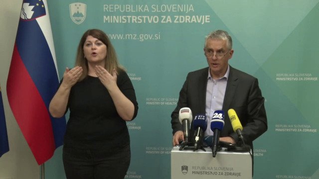 Minister Gantar: Vsak bi se moral vesti, kot da je okužen