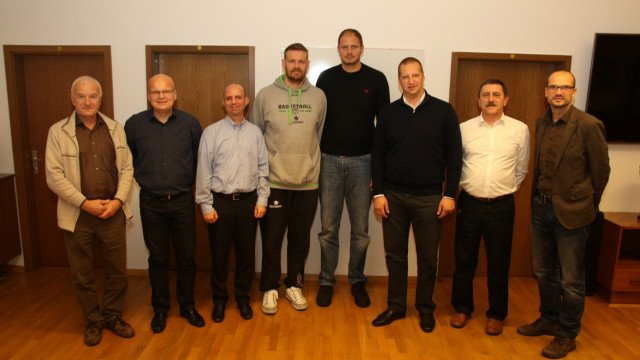 Vodstvo Košarkarske zveze Slovenije na obisku pri ZDGNS