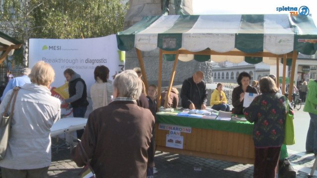 Mednarodni dan gluhih na Prešernovem trgu