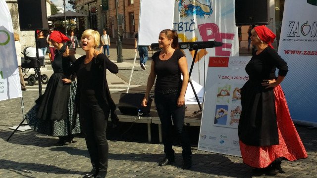 Mednarodni dan gluhih na Prešernovem trgu v Ljubljani