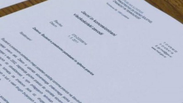 Izobraževanje v znakovnem jeziku je pravica