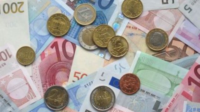 Varčevalne ukrepe občuti vedno več ljudi
