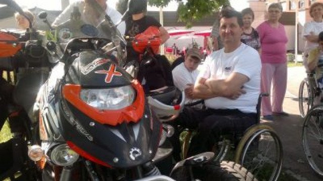 Otroke na rehabilitaciji na URI-Soča obiskali motoristi