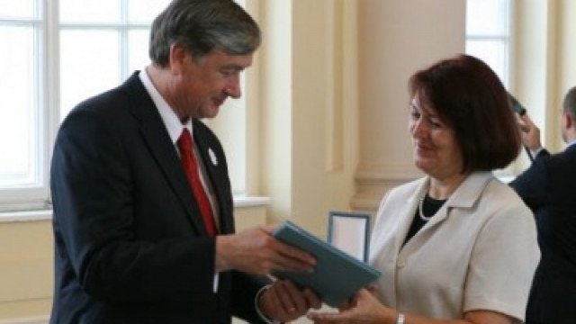 Predsednik Türk odlikoval Zvezo društev gluhih in naglušnih Slovenije