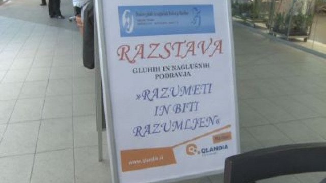Razstava za boljše razumevanje gluhih