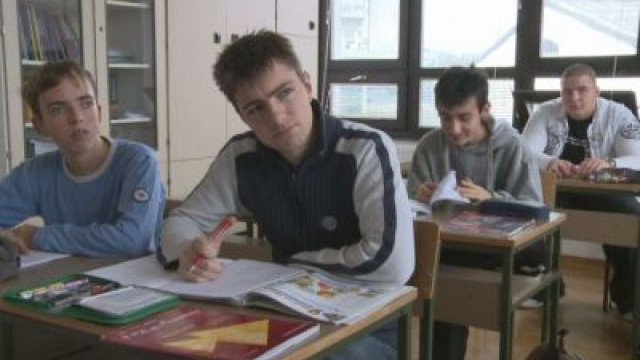 Učenje tujih jezikov pri gluhih in naglušnih