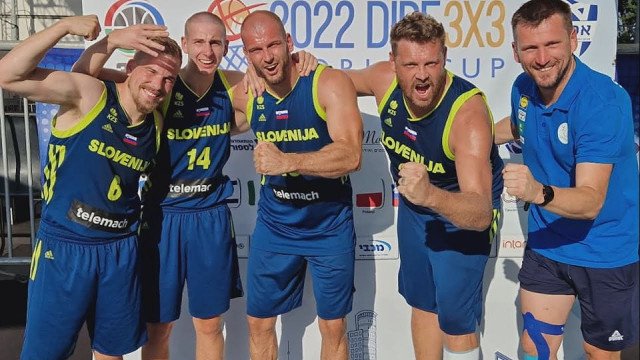 Slovenska reprezentanca v 3x3 košarki napreduje v osmino finala
