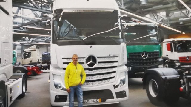 Christian Pritzkow je gluhi voznik tovornjaka s priklopnikom