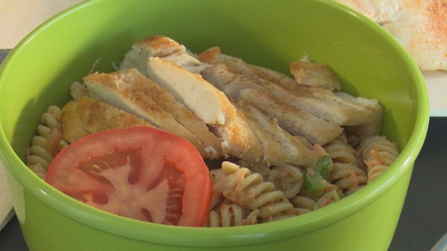 Kulinarični kotiček – Testeninska solata s piščancem