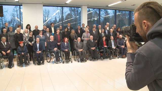 Pahor ob dnevu invalidov: Marsikaj, kljub obljubam, ni bilo uresničeno