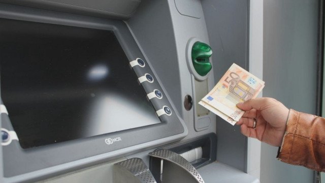 Zveza potrošnikov Slovenije: Pozor pri dvigih na bankomatih na Hrvaškem!