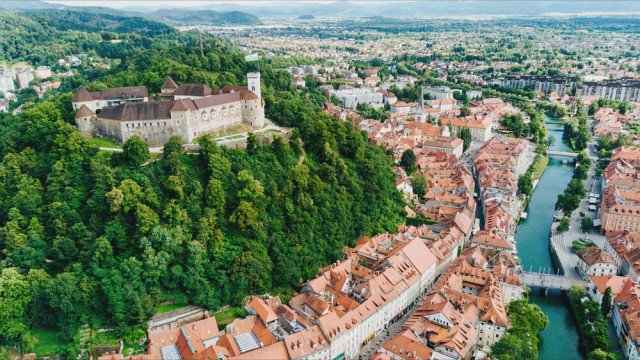 Ljubljana sicer bolj urejena kot Bruselj, težave v manjših krajih
