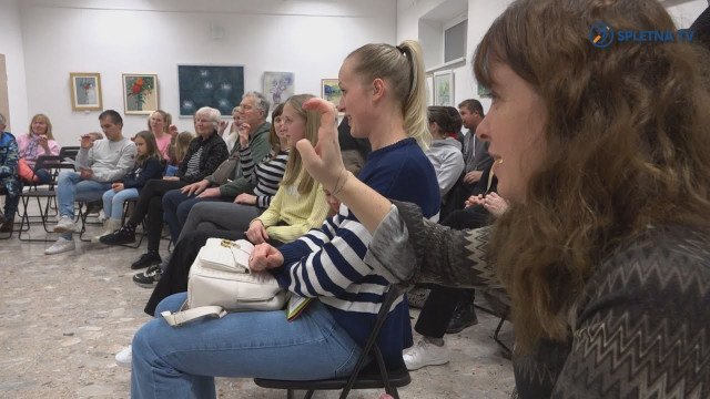 Otroci so se znakovnega jezika učili s pomočjo pesmice