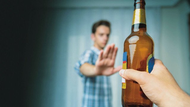 Dostopnost alkohola prek spleta: Mladoletni ga lahko kupijo brez težav
