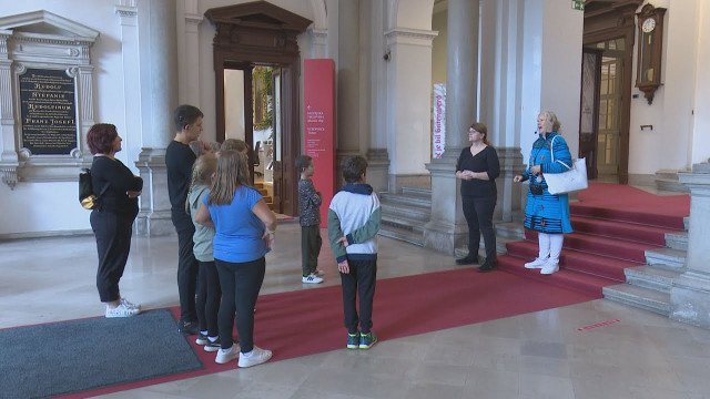 Ob tednu gluhih v Narodnem muzeju vodeni ogled s tolmačem