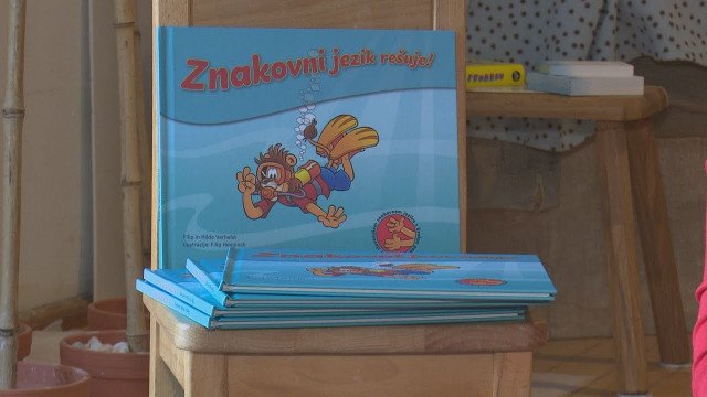 Prevod knjige »Znakovni jezik rešuje«