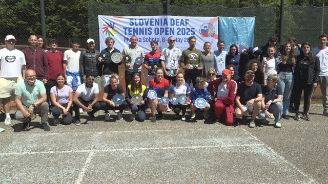 Mednarodni teniški turnir gluhih postregel z vrhunskim tenisom