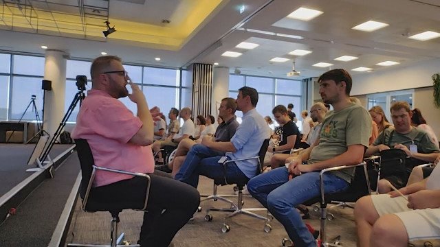 Novartis odpira vrata (ne)vidnim talentom, tudi ljudem z okvaro sluha