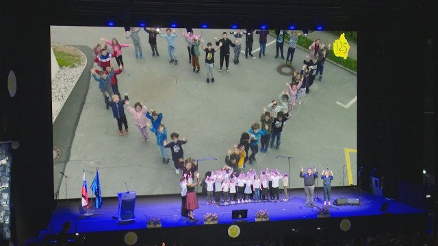 125. obletnica ZGNL: Prisluhnemo očem, rokam, besedam