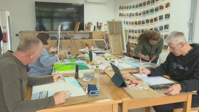 Likovna kolonija gluhih v Novi Gorici: svet skozi pogled