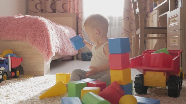 Nevarne kemikalije v zobnih nitkah, igračah, hrani in celo v oblačilih