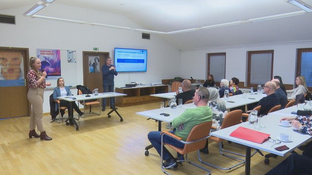 Dolgotrajna oskrba: skrb za gluhe in naglušne