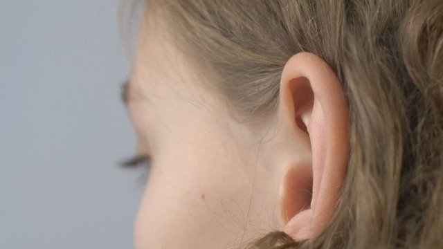 Mednarodni dan sluha 2026: Od skupnosti do učilnic – zagotoviti skrb za sluh vseh otrok