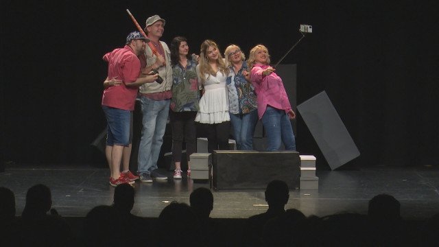 Tihe stopinje: skoraj tri desetletja gledališke strasti